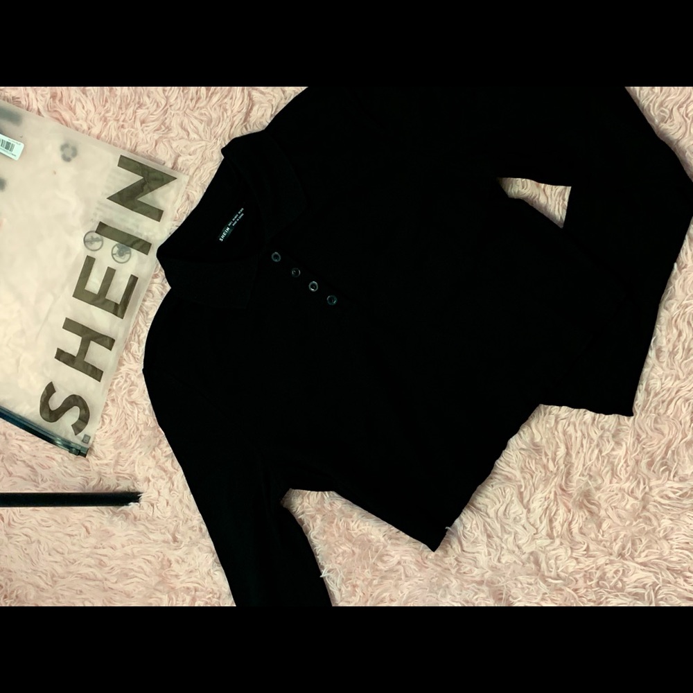 Black long sleeve cropped top
